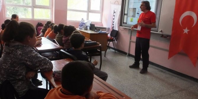 Akut Gönüllüleri Öğrencilerle ‘Bir Gün’ Geçirdi