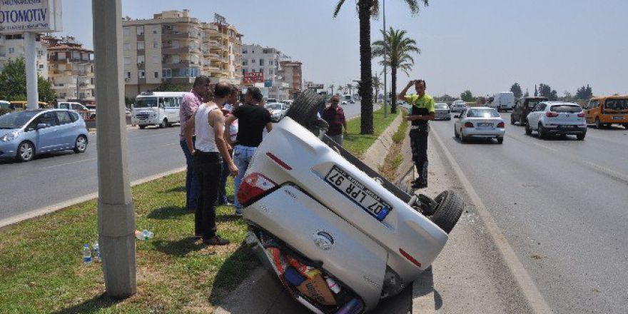 Manavgat’ta Trafik Kazası: 2 Yaralı