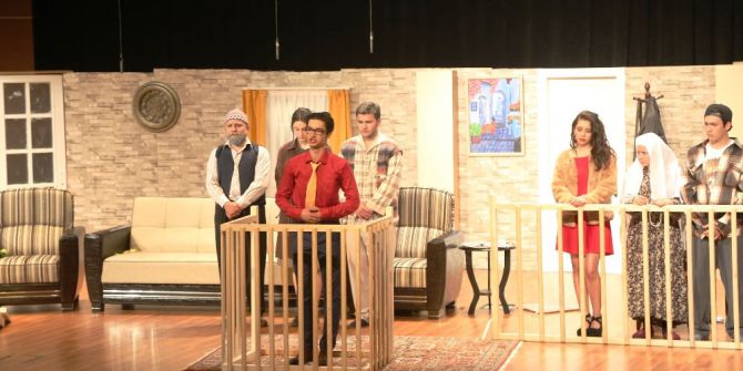 ’Bana Bir Şeyler Oluyor’ Tiyatro Oyunu Sergilendi