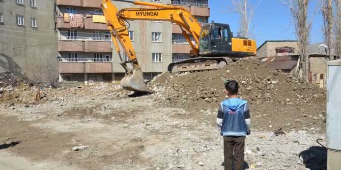 Yüksekova’da Yıkım Çalışması