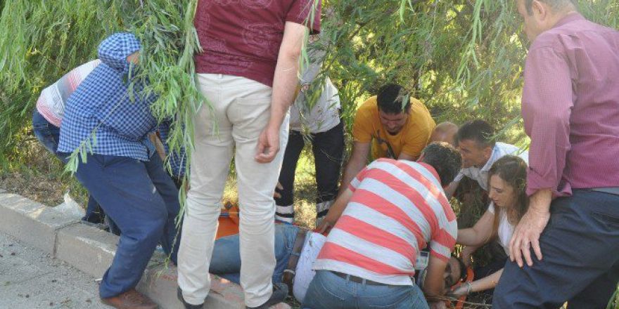 Plakasını Bırakıp Kaçtı