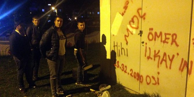 Trafo Yazıların Gençler Temizledi