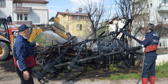 Niksar’da Depo Yangını