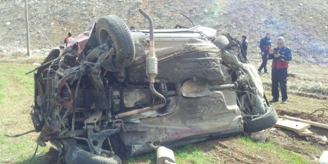 Cenazeye Giden Aile Kaza Geçirdi: 1 Ölü 2 Yaralı