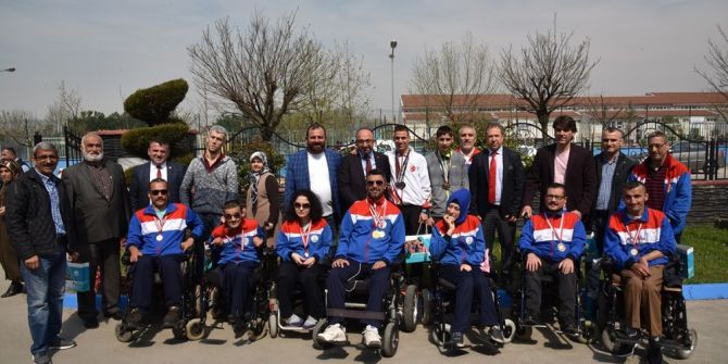 Engelleri Aştılar, Başarıya Doymuyorlar