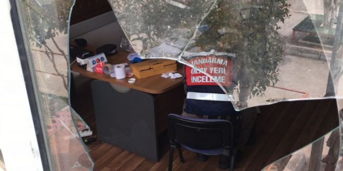 Hırsızlar Okul Kantininden Yiyecek Ve 800 Tl Çaldı