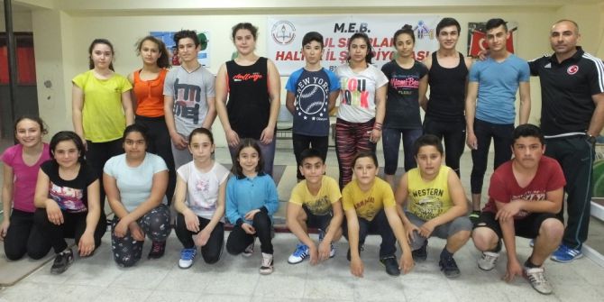 Balıkesirli Halterciler Destek Bekliyor