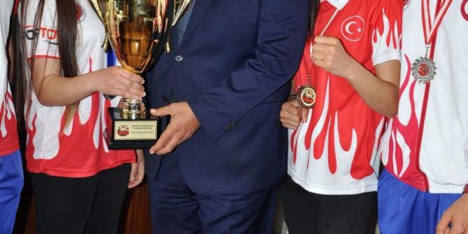 Çetin: "Spora Ve Sporculara Desteğimiz Sürecek”