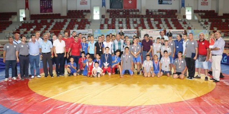 Yalova’da Güreş Şöleni