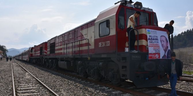 Cumhurbaşkanı Sevdalıları Mitinge Özel Trenle Geldi