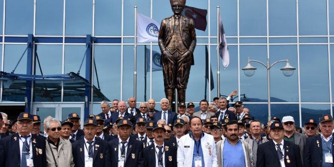 Büyükşehir Kıbrıs Gazileri’ni Yavru Vatan’a Gönderdi