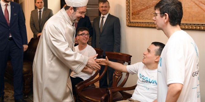Diyanet İşleri Başkanı Görmez, Otizmli Çocuklarla Bir Araya Geldi