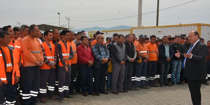 Başkan Özakcan, Öğle Yemeğini İşçilerle Birlikte Yedi