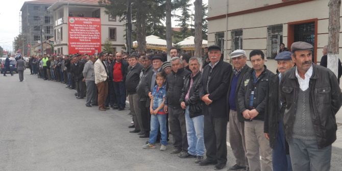 Bakanla Tokalaşmak İçin Uzun Kuyruk Oluşturdular