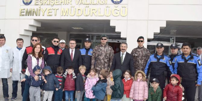Öğrencilerden Polis Amcalarını Ziyaret