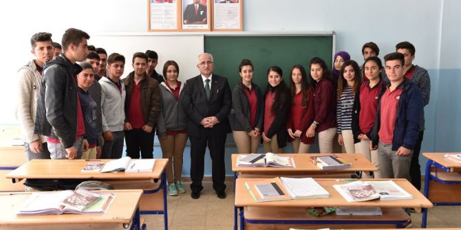 Vali Tuna Halfeti’de Öğrencilerle Bir Araya Geldi