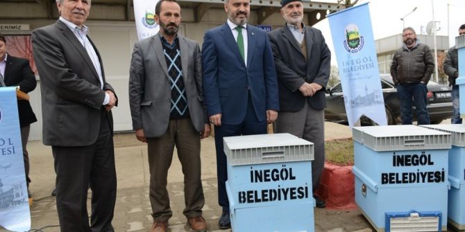 Ayıların Yağmaladığı Kovanları Belediye Yeniledi