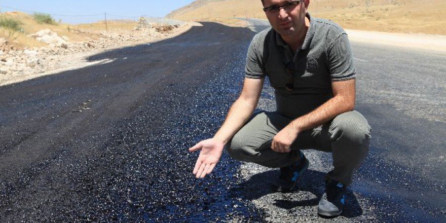 Sürücülere Mıcırlı Yol Uyarısı