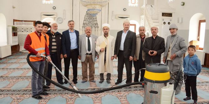 Alaca Belediyesi Camileri Temizliyor
