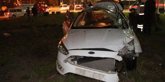 Takla Atan Otomobilden Çıkıp Kaçtılar