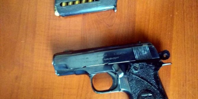 Adliye Çevresindeki Şüpheli Şahısın Üzerinden Tabanca Çıktı