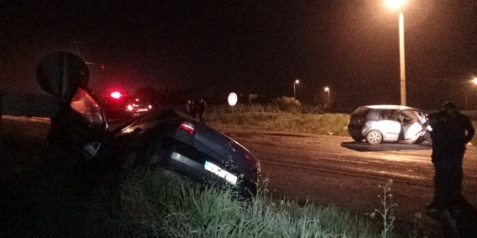 İki Araç Kafa Kafaya Çarpıştı: 4 Yaralı