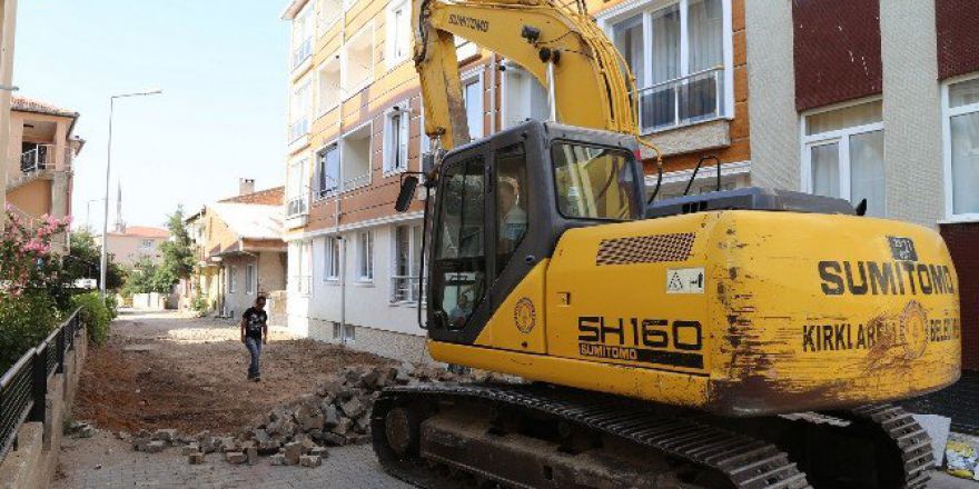 Karakaş Mahallesinde Yollar Yenileniyor