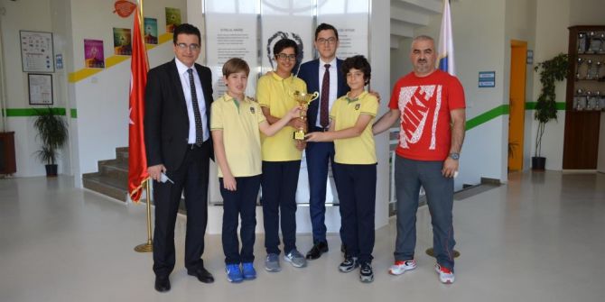 Aydın Özel Başak Koleji Tenis Takımı 3 Yıldır Şampiyonluğu Kaptırmıyor