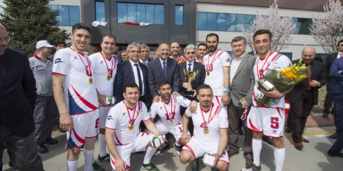 Şampiyon Boytaş’ın Kupası Bakan Özhaseki’den