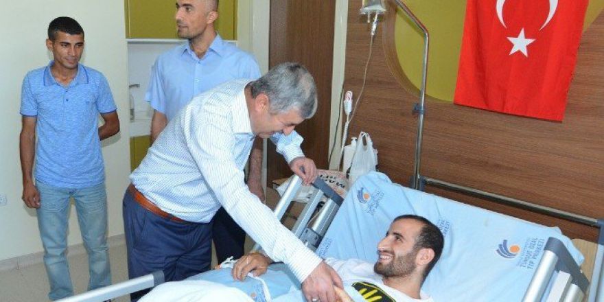 Polat, Darbecilerin Yaraladığı Enes’i Ziyaret Etti