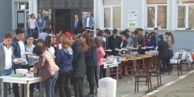 Lüleburgaz’da Okul Yararına Kermes