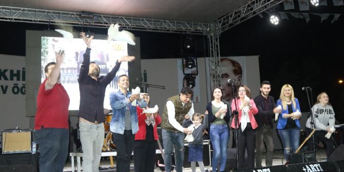 Akhisar’da Feridun Düzağaç Konseri