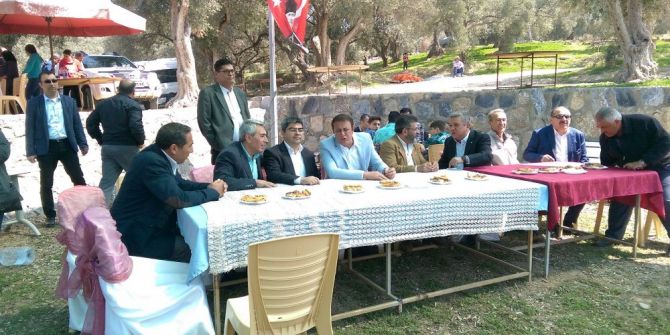 Sivas Yıldızeli Kümbet Köylüleri Kuşadası’ndaki Piknikte Biraraya Geldi