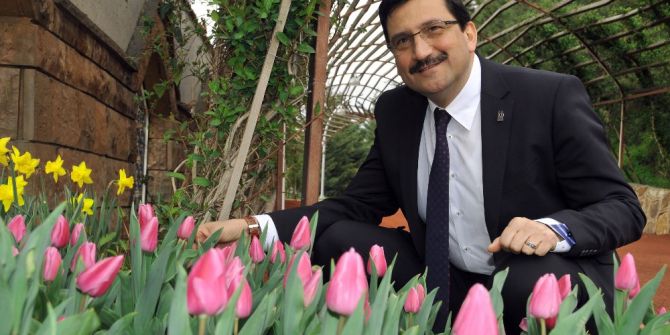 Keçiören Baharın Gelmesiyle Çiçeklendi