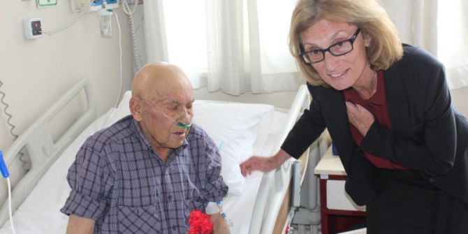 Özcan, Onkoloji Hastalarını Ziyaret Etti