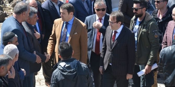 Ağrı Valisi Musa Işın, Doğansu Köyünü Ziyaret Etti