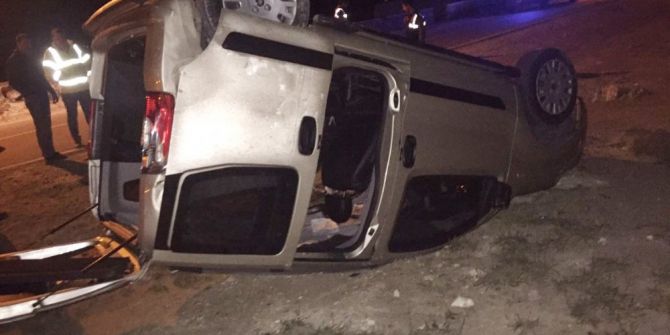 Göçmenleri Taşıyan Otomobil Kaza Yaptı