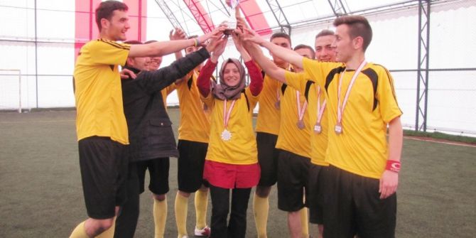 Hisarcık’ta Halı Saha Futbol Turnuvası Şampiyonu 12 Muhasebe