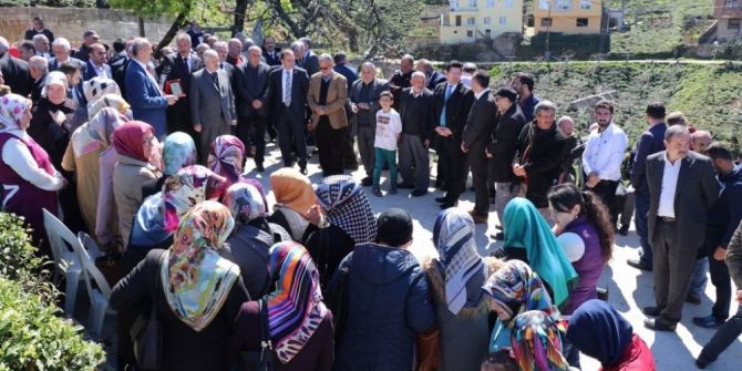 Yol İçin Fedakarlık Göstererek Evini Yıktırdı, Plaketle Ödüllendirildi