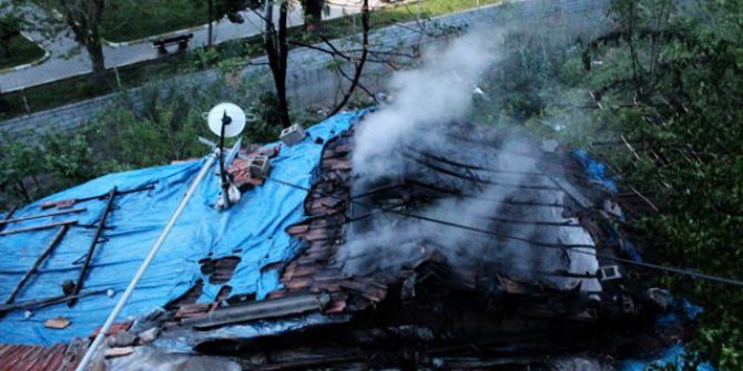 Satırla Babasını Yaralayıp, Evlerini Ateşe Verdi