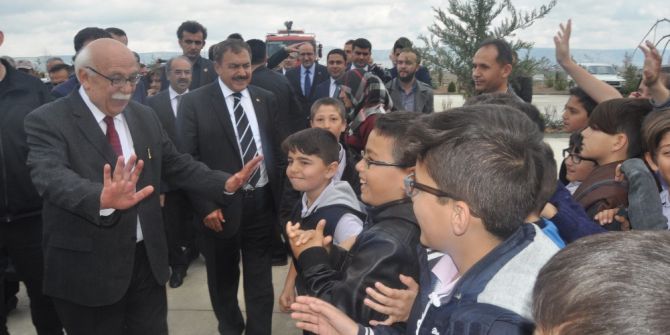 Bakanlar Öğrencilerle Fidan Dikti