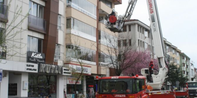 Engelli Memuru Kaldığı Evden İtfaiye Ekipleri Kurtardı