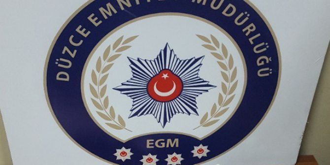 Polisten Uyuşturucu Satıcılarına Baskın