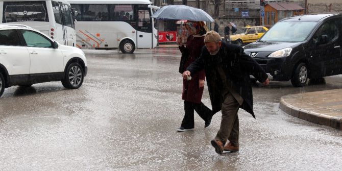 Elazığ’da Yağmur Etkisini Göstermeye Başladı
