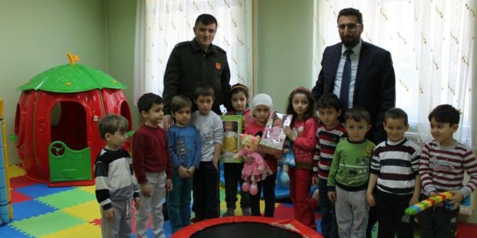 Araç’ta Kuran Kursunu Giden Çocuklar İçin Pasta Kesildi