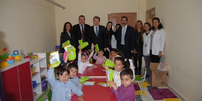 Öğrencilere Diş Fırçası Ve Macunu Dağıtıldı