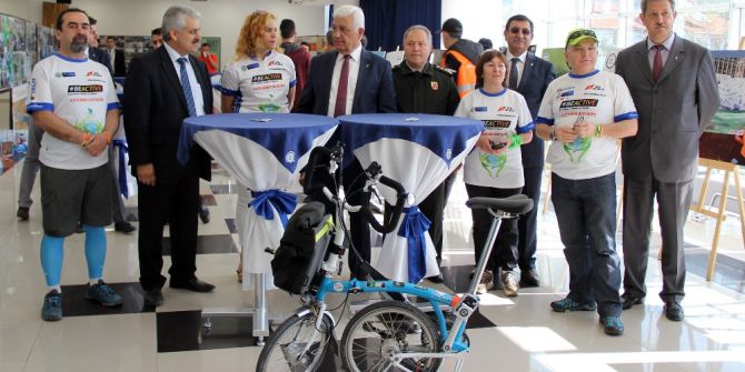 Sınır Ötesi Bisiklet Turunun Fotoğraf Sergisi Açıldı