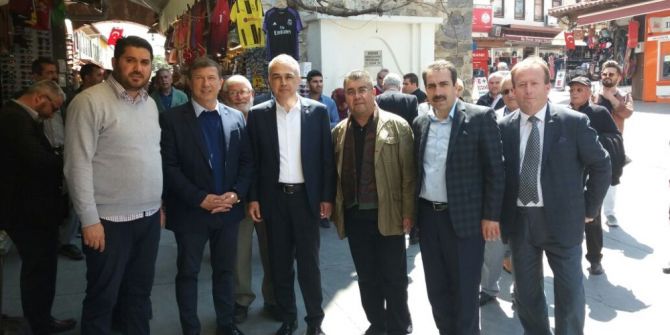 Ak Parti’den Kuşadası’nda Tanju Çolak’lı Propaganda