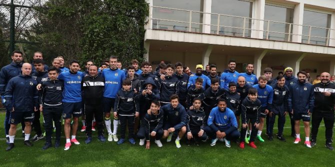 Fenerbahçe Hazırlıklarını Sürdürüyor