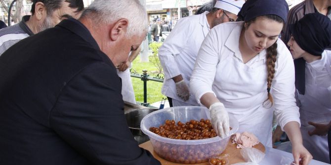 Cuma Namazı Sonrası Polis Teşkilatından Vatandaşlara Lokma İkramı